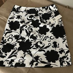 NWT great crips black and white abstract pattern mid length skirt, size 6